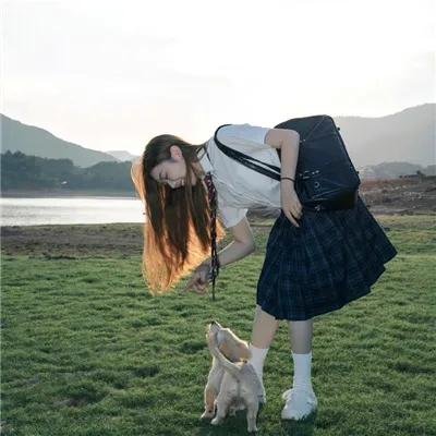 我和班上最讨厌的女生结婚了。